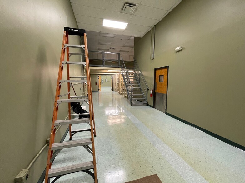 More Photos Of 5570 Florida Mining Blvd S, Jacksonville Warehouse For Lease