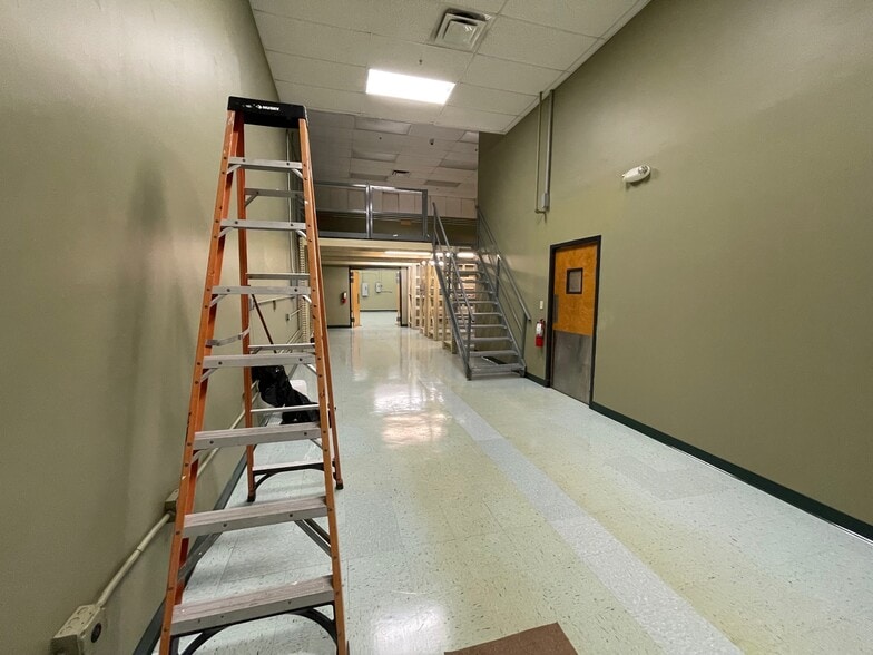 More Photos Of 5570 Florida Mining Blvd S, Jacksonville Warehouse For Lease