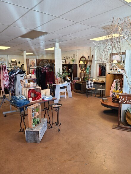 More Photos Of 4624 Main St, Denair Storefront Retail Residential For Sale