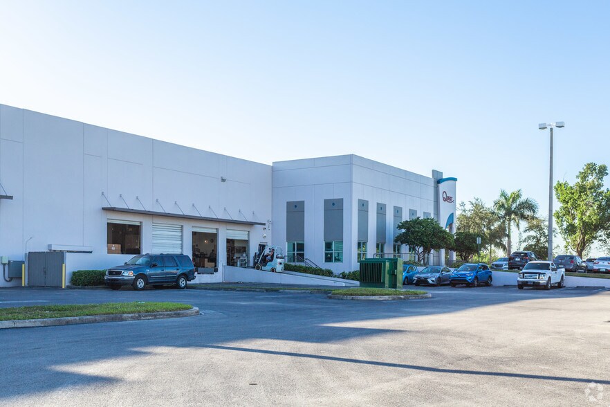 More Photos Of 11200 NW 138th St, Medley Warehouse For Lease
