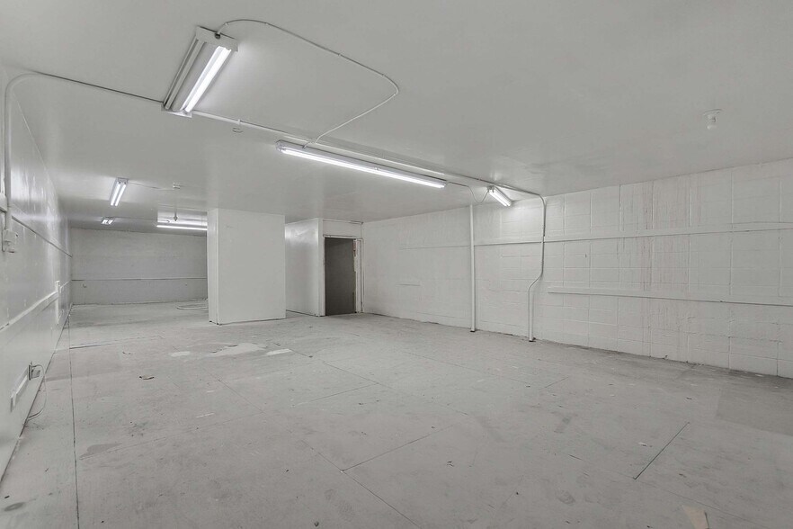 More Photos Of 57 N Morley Ave, Nogales Storefront Retail Office For Lease