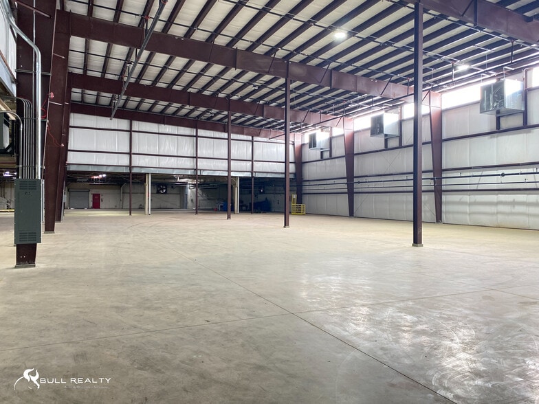 More Photos Of 210 E Lukken Industrial Dr, Lagrange Warehouse For Lease