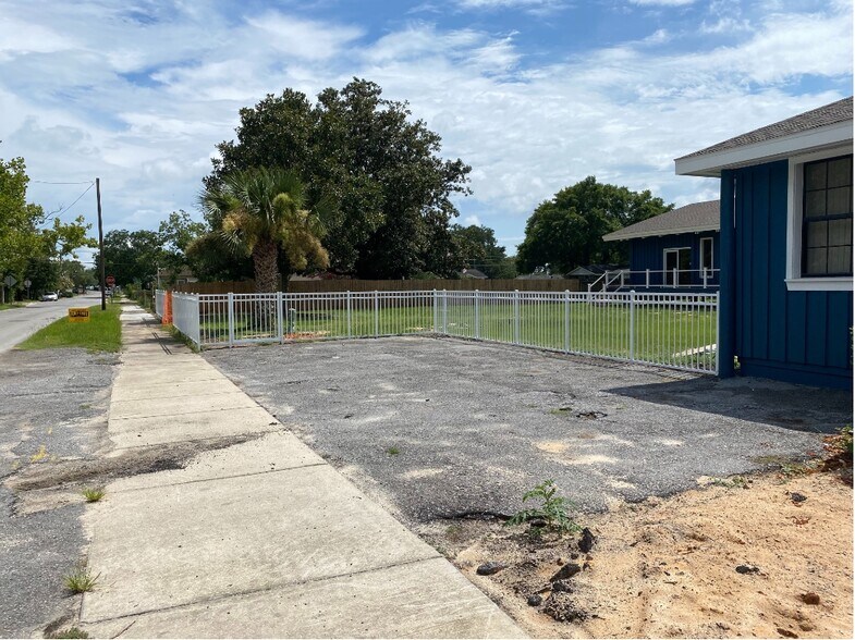 More Photos Of 725 S J St, Pensacola Office Residential For Sale