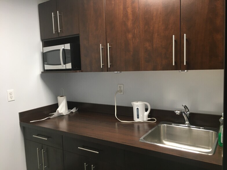More Photos Of 6108 Bowness Rd NW, Calgary Office For Sale