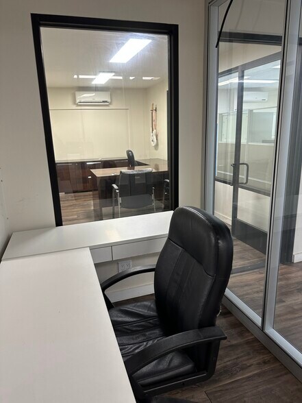 More Photos Of 2144 Kauhana St, Honolulu Storefront Retail Office For Lease