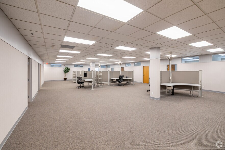 More Photos Of 80 Cottontail Ln, Somerset Office For Lease