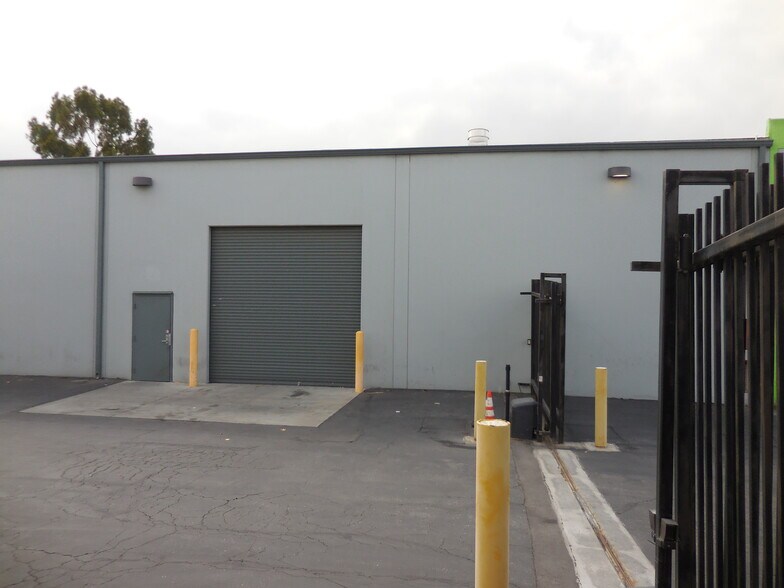 More Photos Of 2082 E Gladwick St, Rancho Dominguez Warehouse For Lease
