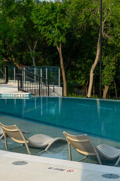 More Photos Of 2209 S First St, Austin Apartments For Sale