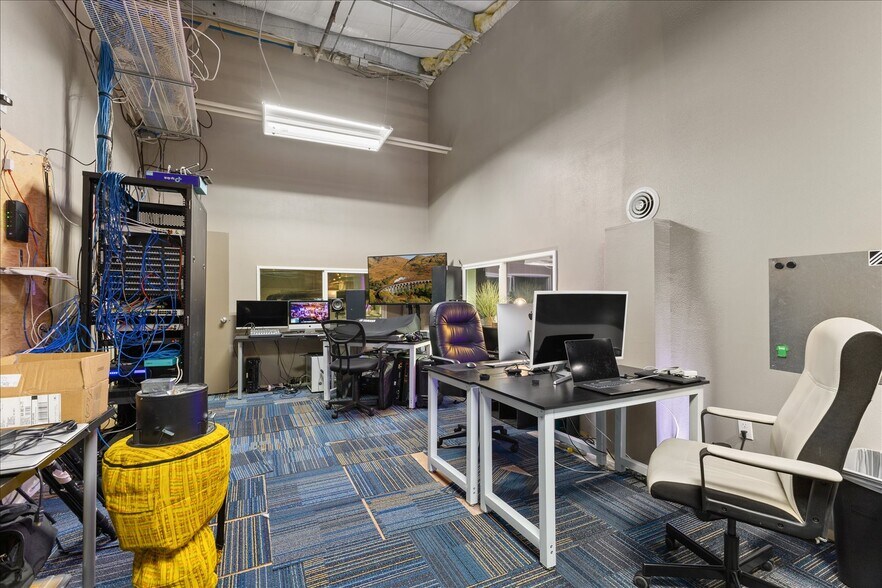 More Photos Of 18824 Smokey Point Blvd, Arlington Warehouse For Sale