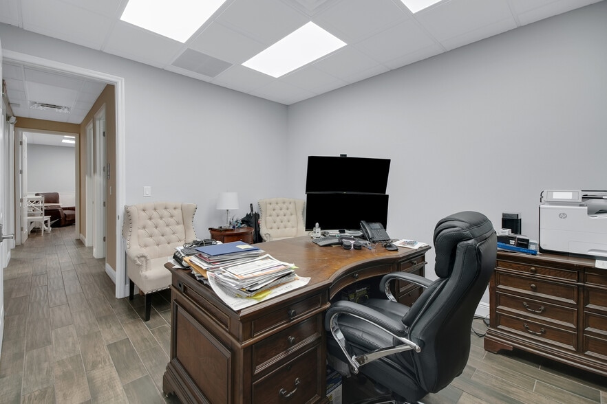 More Photos Of 1818 Greenleaf Ln, Leesburg Warehouse For Sale