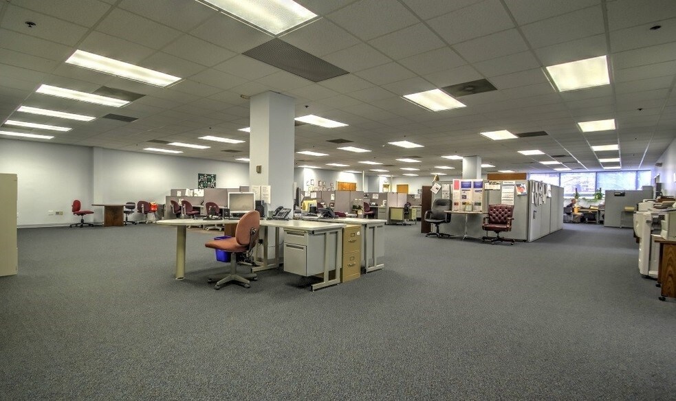 More Photos Of 12 Cambridge Dr, Trumbull Office Residential For Lease