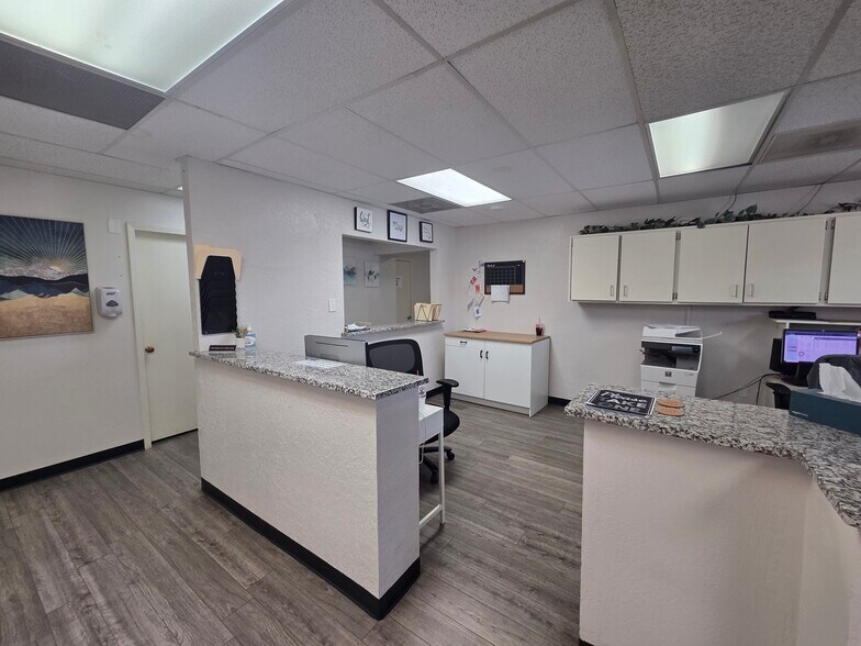 More Photos Of 8008 Menaul Blvd NE, Albuquerque Medical For Sale