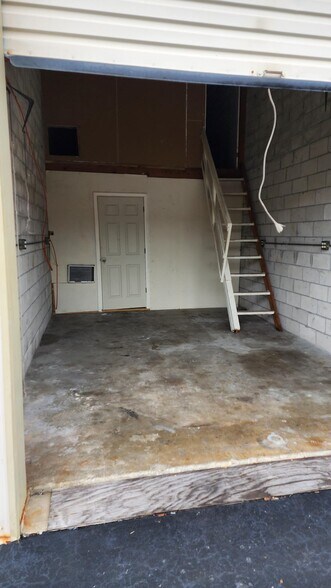 More Photos Of 1133 Industrial Blvd, Naples Manufacturing For Lease