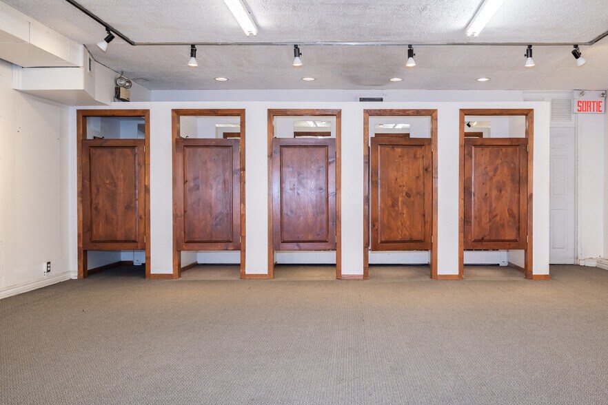 More Photos Of 6982-6984 Saint-Hubert Rue, Montréal Storefront Retail Residential For Sale