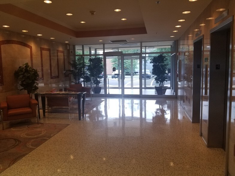 More Photos Of 803 W Broad St, Falls Church Office For Lease