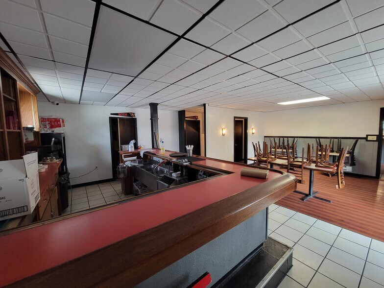 More Photos Of 6618 S Delaware Ave, Martins Creek Restaurant For Lease