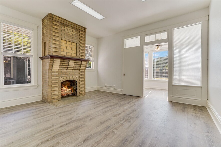 More Photos Of 1010 Rio Grande St, Austin Office For Sale