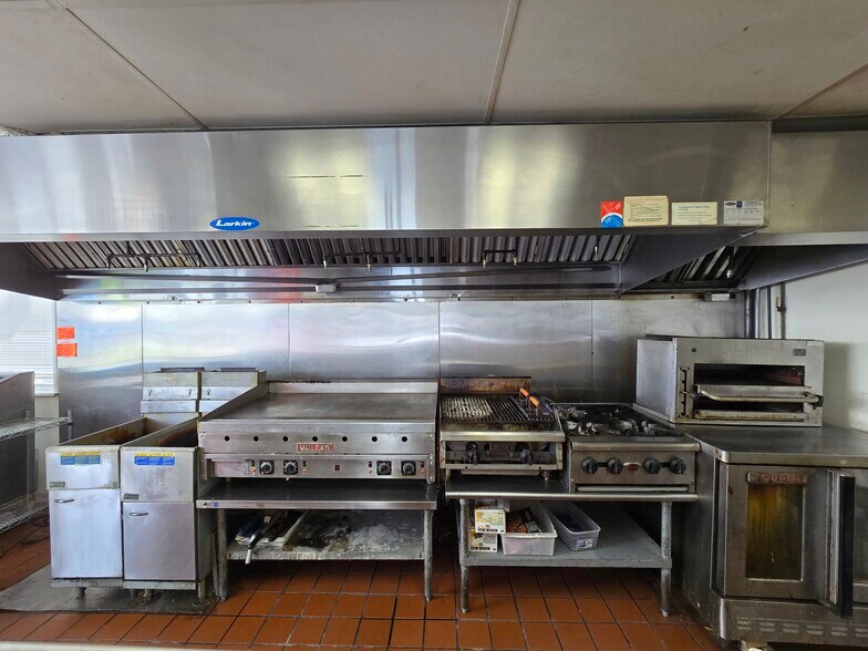 More Photos Of 365 E Main St, Waterloo Town Restaurant For Sale