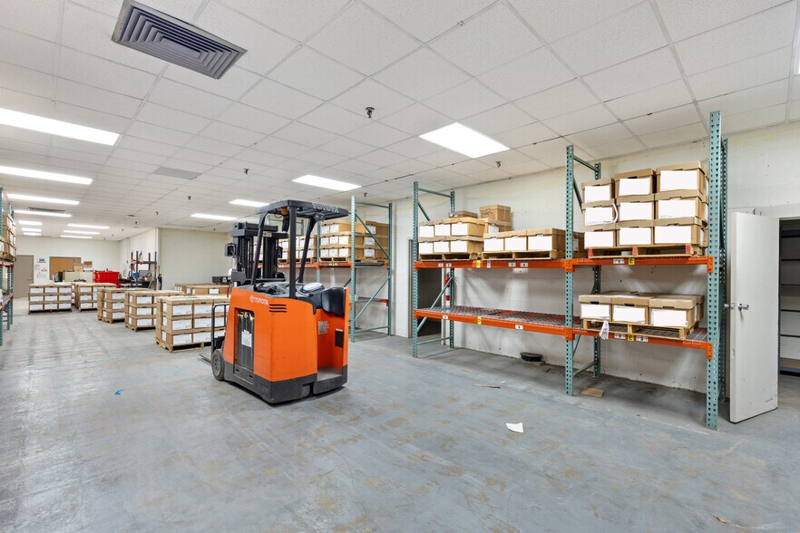 More Photos Of 5305 Midway Rd, Haltom City Distribution For Sale