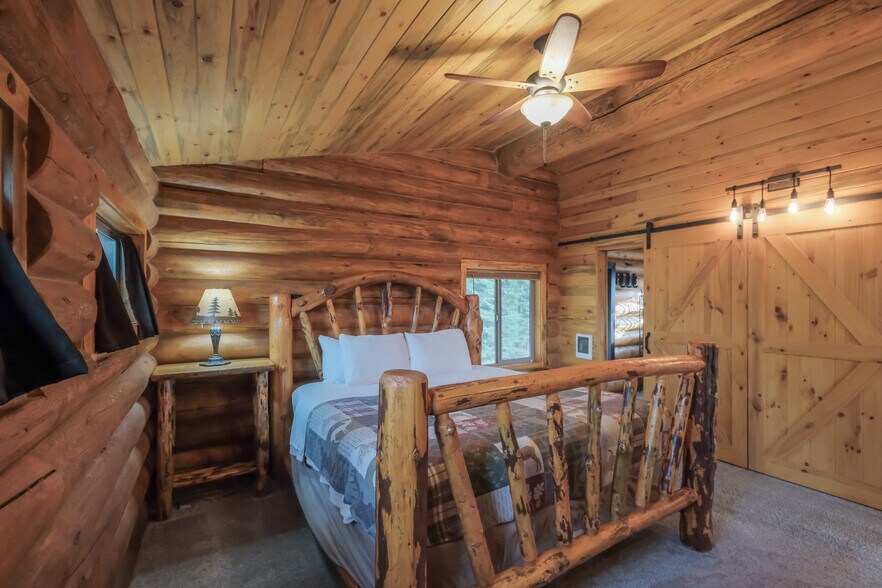 More Photos Of 6331 Lake Pointe Wy, Sweet Home Lodge Meeting Hall For Sale