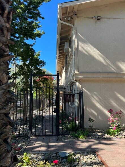 More Photos Of 2700 32nd St, Sacramento Multifamily For Sale