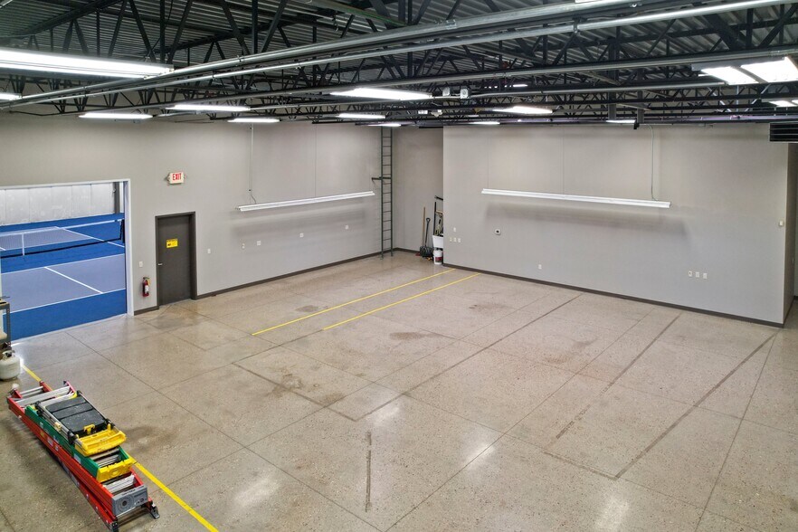 More Photos Of 1071 Uniek Dr, Waunakee Flex For Sale