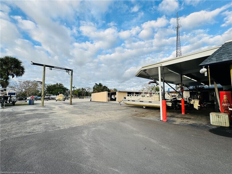 More Photos Of 1130 US Highway 27 N, Lake Placid Freestanding For Sale