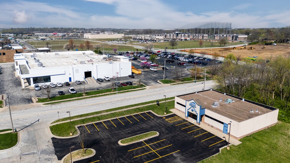 Primary Photo Of 8445 N Main St, Kansas City Freestanding For Lease