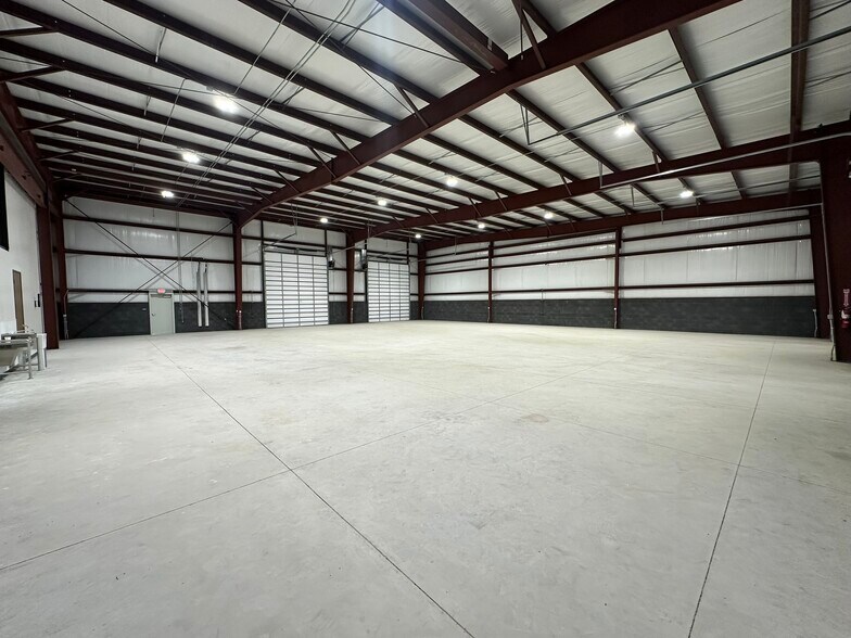More Photos Of 31234 DenBeste Court, Shafter Warehouse For Lease