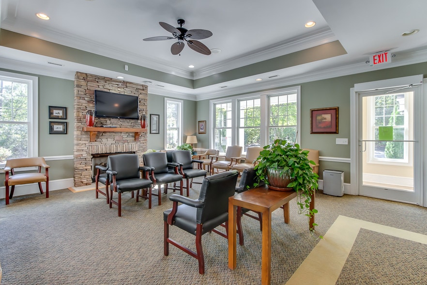 More Photos Of 135 Professional Park Dr, Seneca Healthcare For Lease