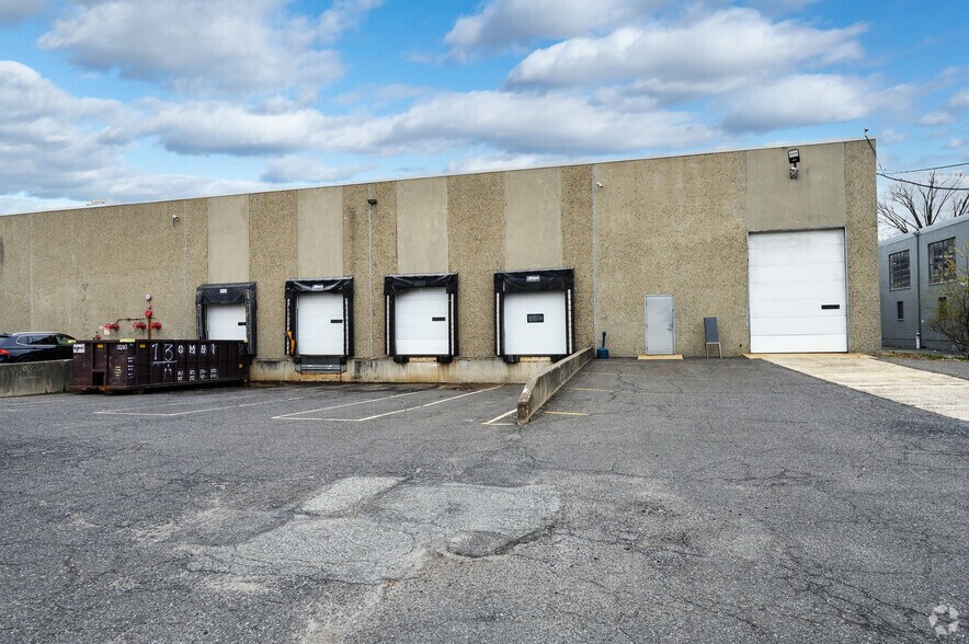 More Photos Of 137-141 W Commercial Ave, Moonachie Warehouse For Lease