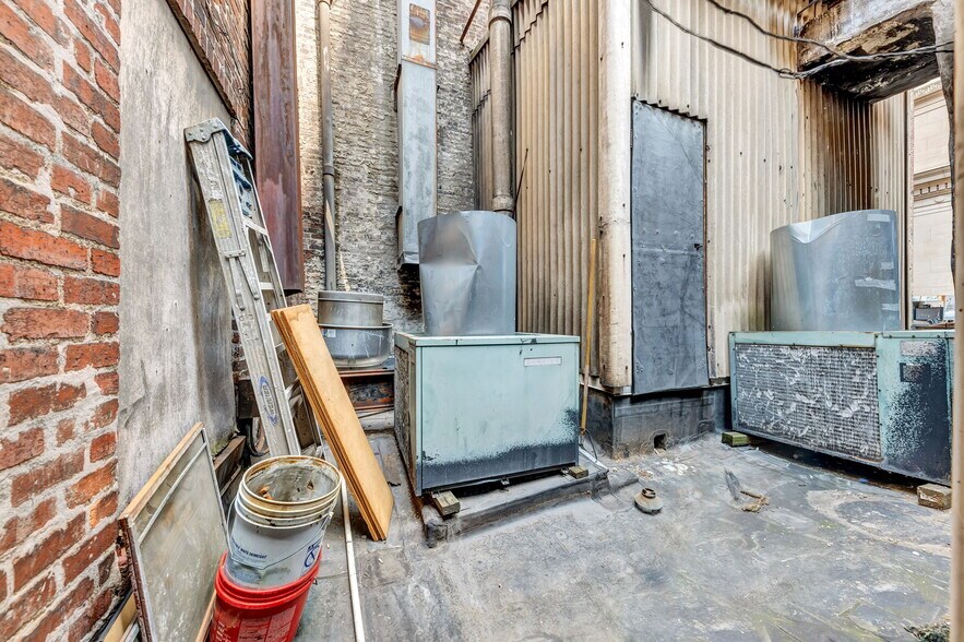 More Photos Of 628 Smithfield St, Pittsburgh Restaurant For Sale