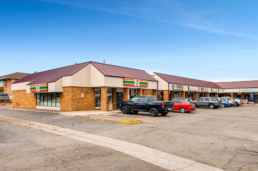 More Photos Of 2295 S Chambers Rd, Aurora Freestanding For Lease