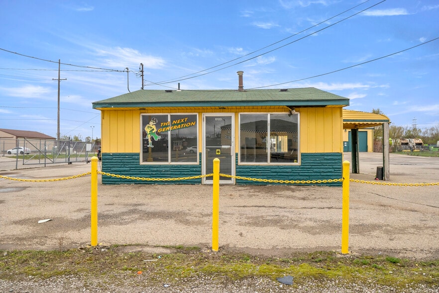 More Photos Of 6120 N Dort Hwy, Flint Service For Lease