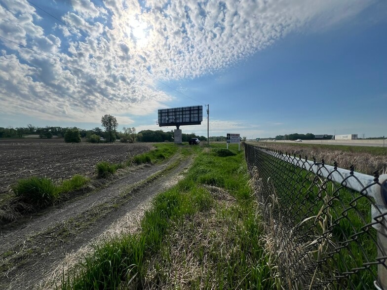 More Photos Of XXX Territorial Rd & Brockton ln, Osseo Flex For Lease