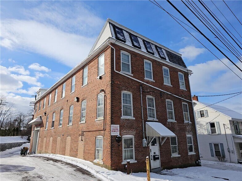 More Photos Of 102 E Station Ave, Coopersburg Office For Lease