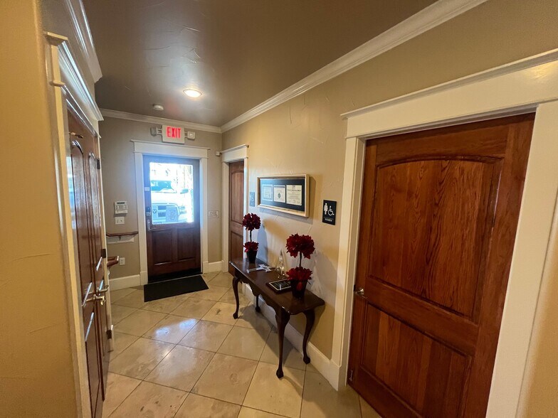More Photos Of 310 W Main Ave, Round Rock Office For Sale