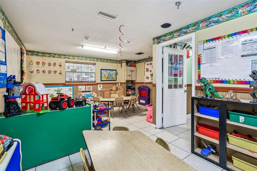 More Photos Of 9912 N Myrtle St, Tampa Daycare Center For Sale