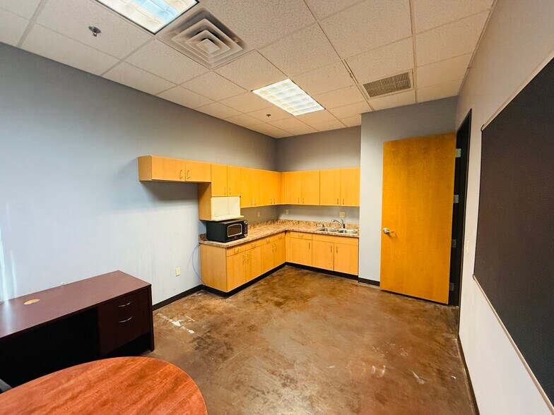 More Photos Of 5425 E Bell Rd, Scottsdale Medical For Sale