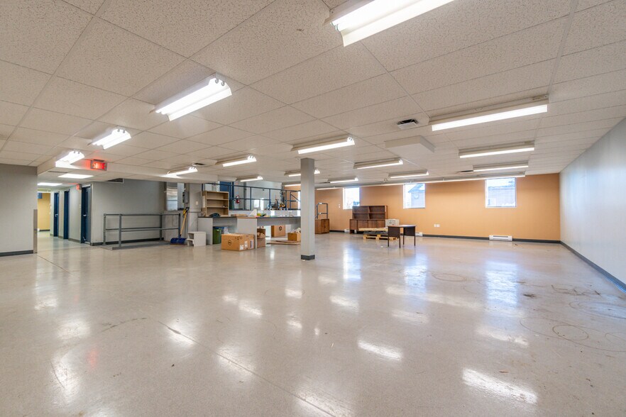 More Photos Of 786 St King E, Sherbrooke Storefront Retail Office For Sale