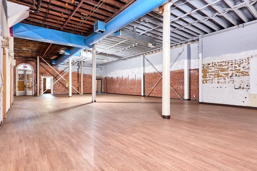 More Photos Of 910 2nd St, Sacramento Bar For Sale