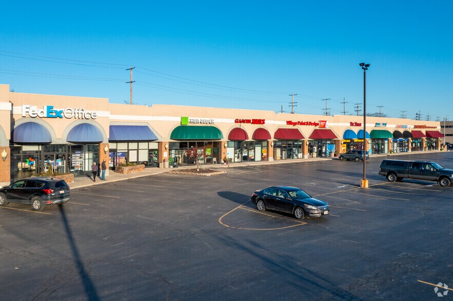 More Photos Of 801-869 N Mayfair Rd, Wauwatosa General Retail For Lease