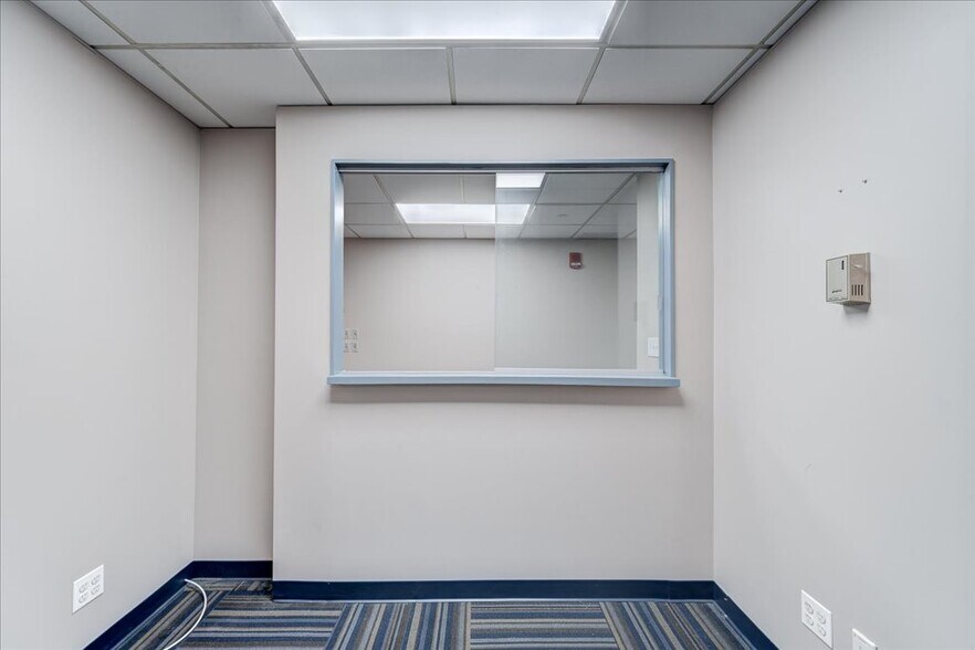 More Photos Of 1 Edgewater St, Staten Island Office For Lease