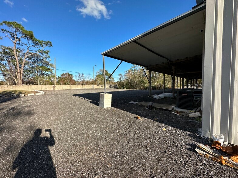 More Photos Of 18715 Colonial Dr, Orlando Warehouse For Lease