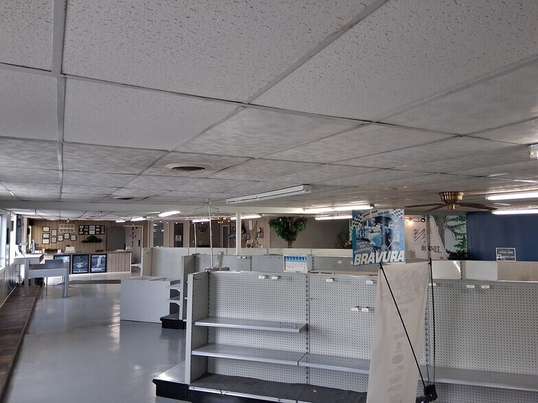 More Photos Of 1117 N Old Route 66, Litchfield General Retail For Sale