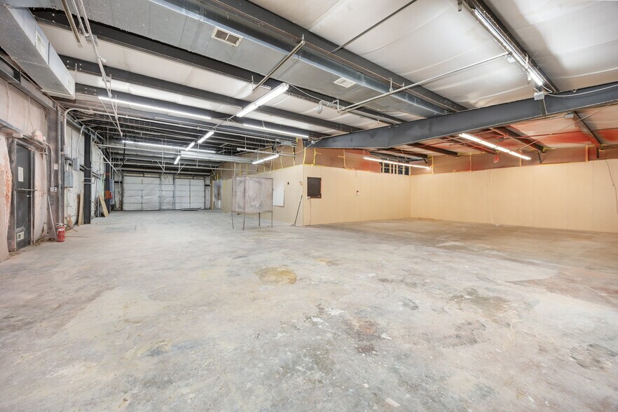 More Photos Of 105 Todd Ct, Thomasville Warehouse For Lease