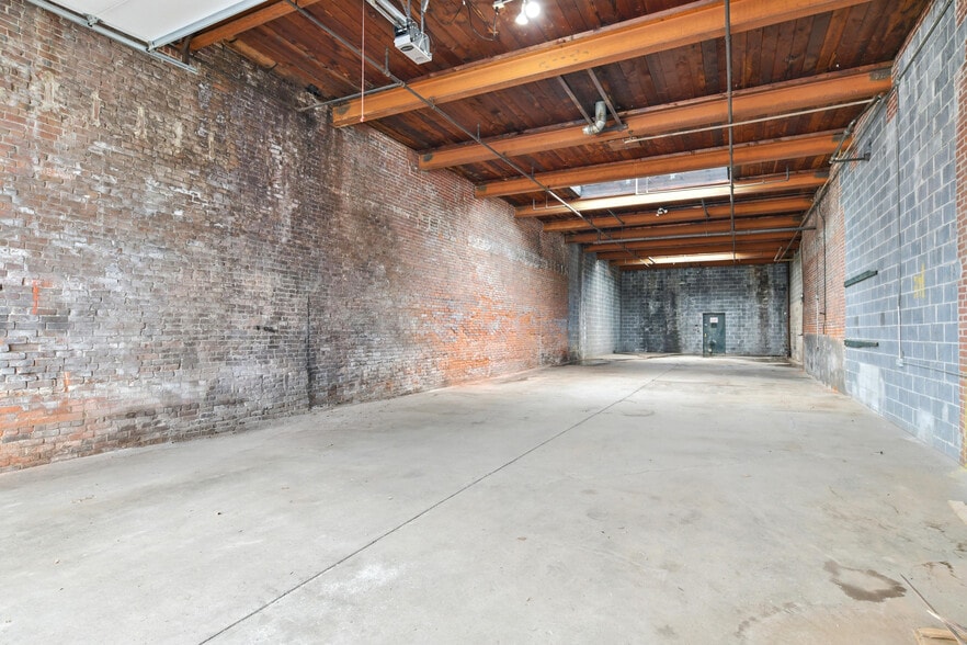More Photos Of 420 Race St, Holyoke Warehouse For Lease