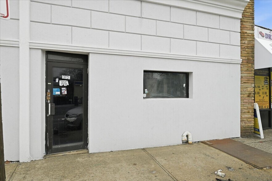 More Photos Of 1621-1623 Grand Ave, North Baldwin Storefront For Lease