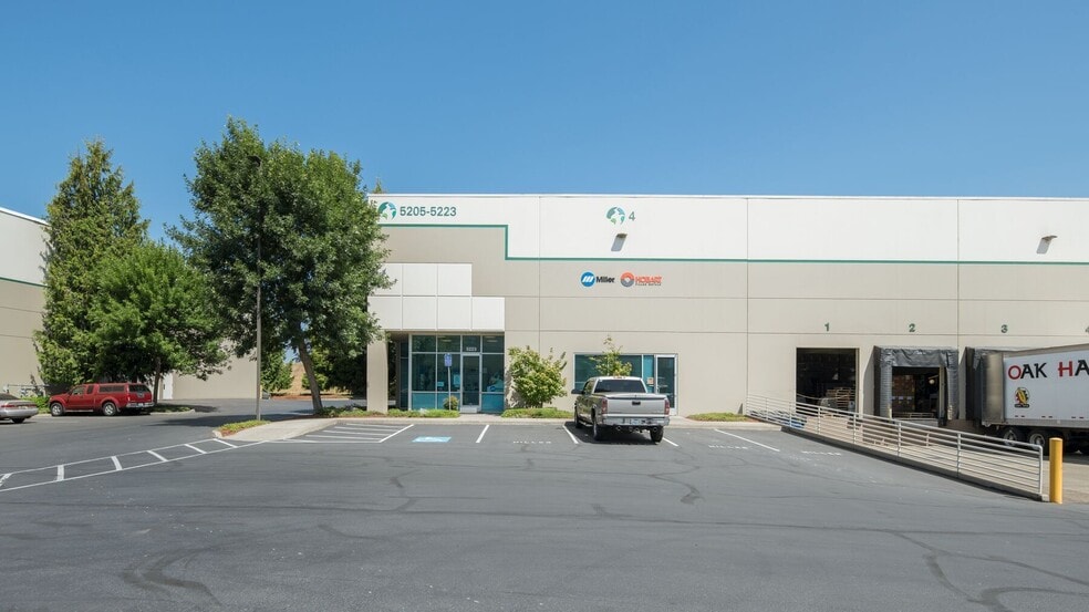 More Photos Of 5220-5232 NE 152nd Pl, Portland Unknown For Lease