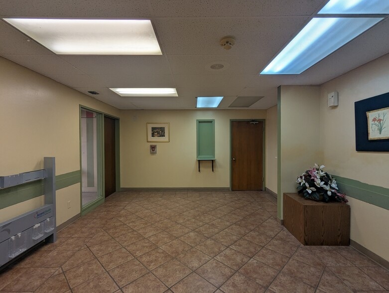 More Photos Of 715 Orleans St, Beaumont Office For Sale